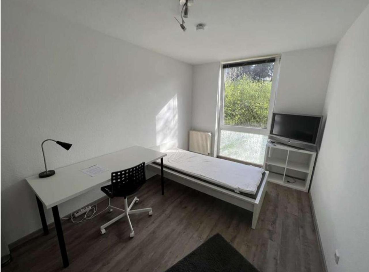 Guenstige Zimmer Im Herzen Von Kreyenbrueck Apartment Olsztyn Bagian luar foto