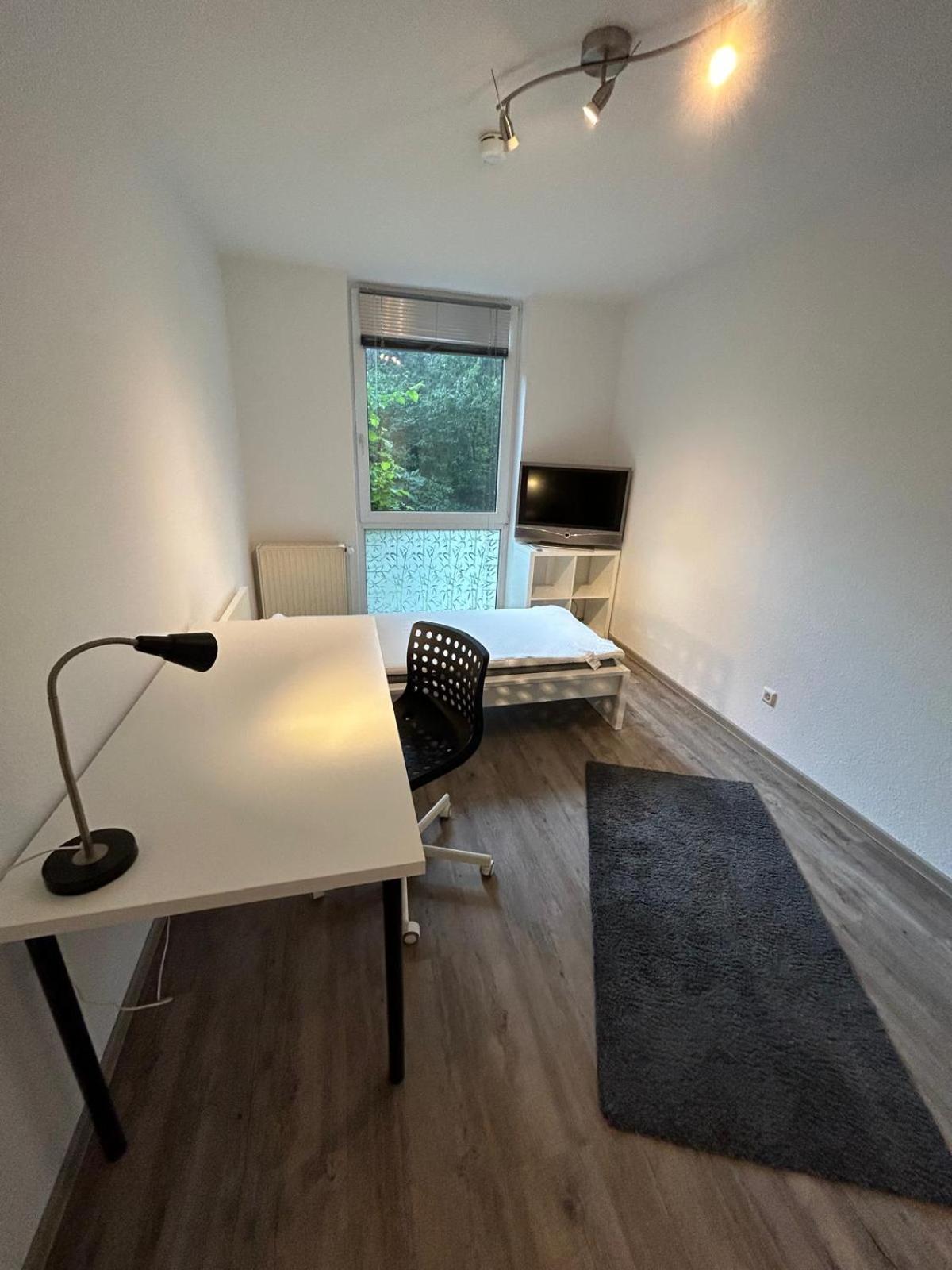 Guenstige Zimmer Im Herzen Von Kreyenbrueck Apartment Olsztyn Bagian luar foto